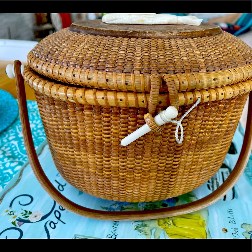 Authentic Nantucket Basket Pocketbook with ivory whale and clasp
